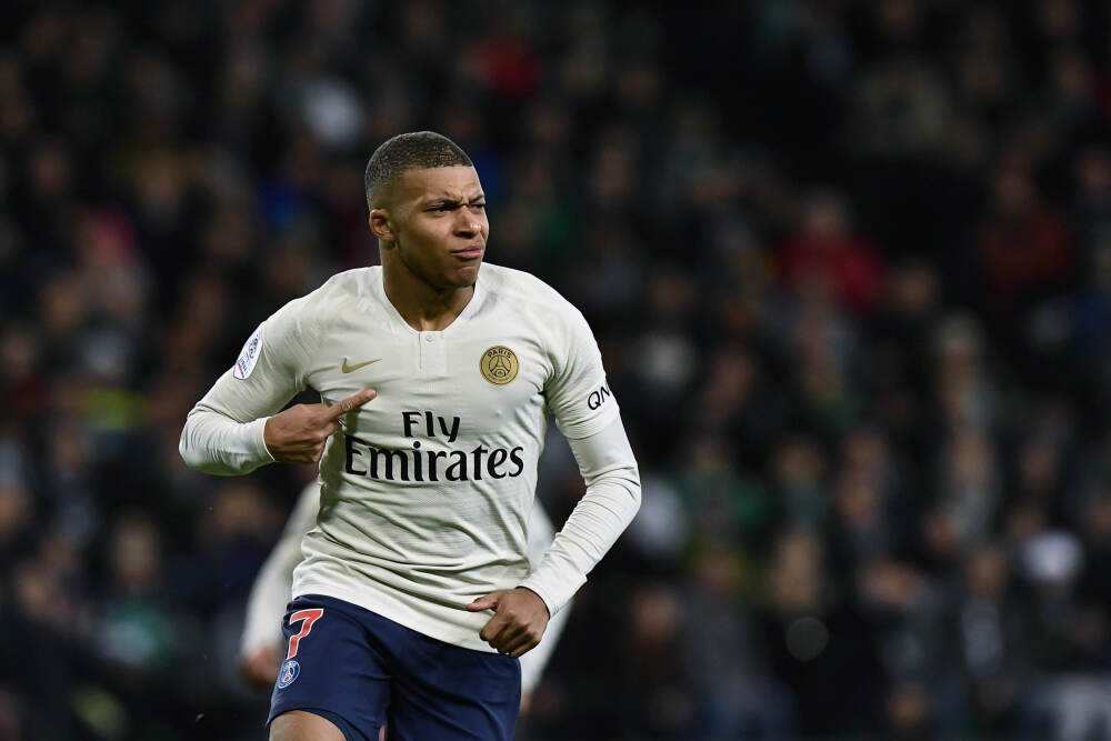 急了！三球上篮不中抱怨判罚 裁判直接送上技犯